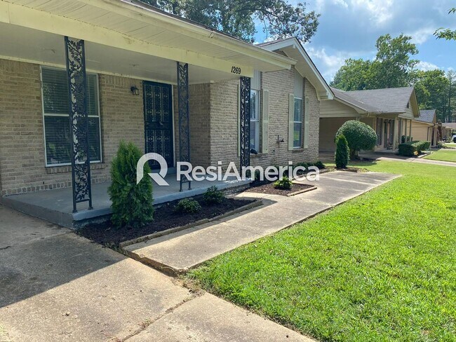 Building Photo - -Fully renovated 3 bedroom, 1.5 bathroom h...