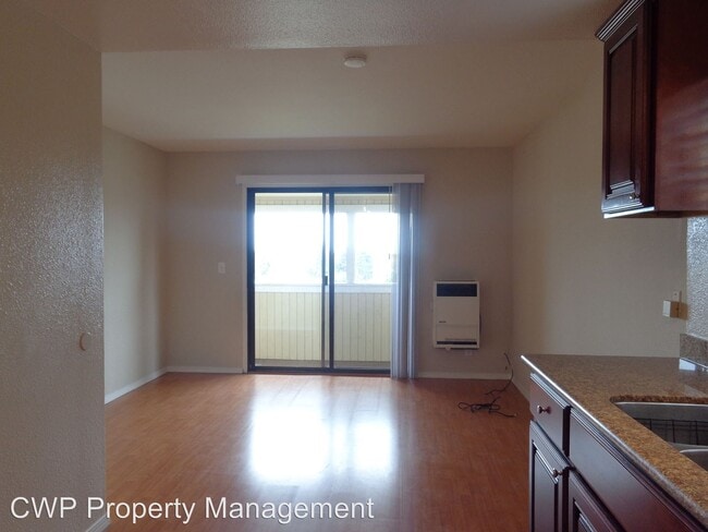 Building Photo - 16803-16807 Liberty St