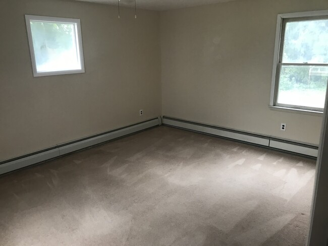 Same bed - 111 Hillcrest Ave