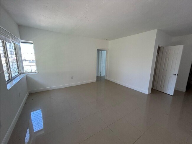 Building Photo - 8321 Crespi Blvd