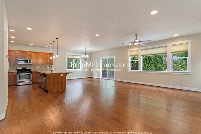 Foto del edificio - Light & Bright Home in Beaverton - Four Be...