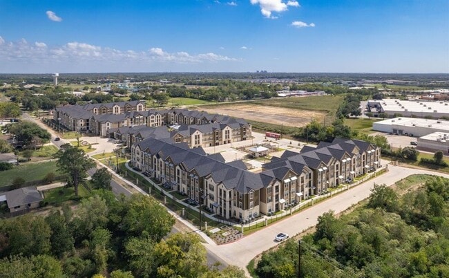 Building Photo - 907 S Rd
