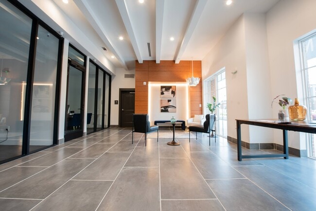 Building Photo - The Easley at UC