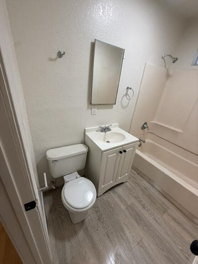 Foto del edificio - 1552 E 32nd St