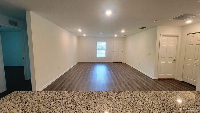 Foto del edificio - 7486 N Galena Ave