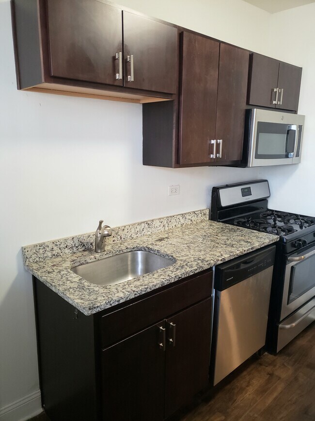 Foto del edificio - 3251 N Damen Ave