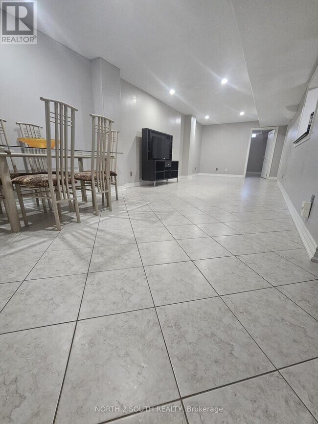 Building Photo - 12 Villandry Crescent