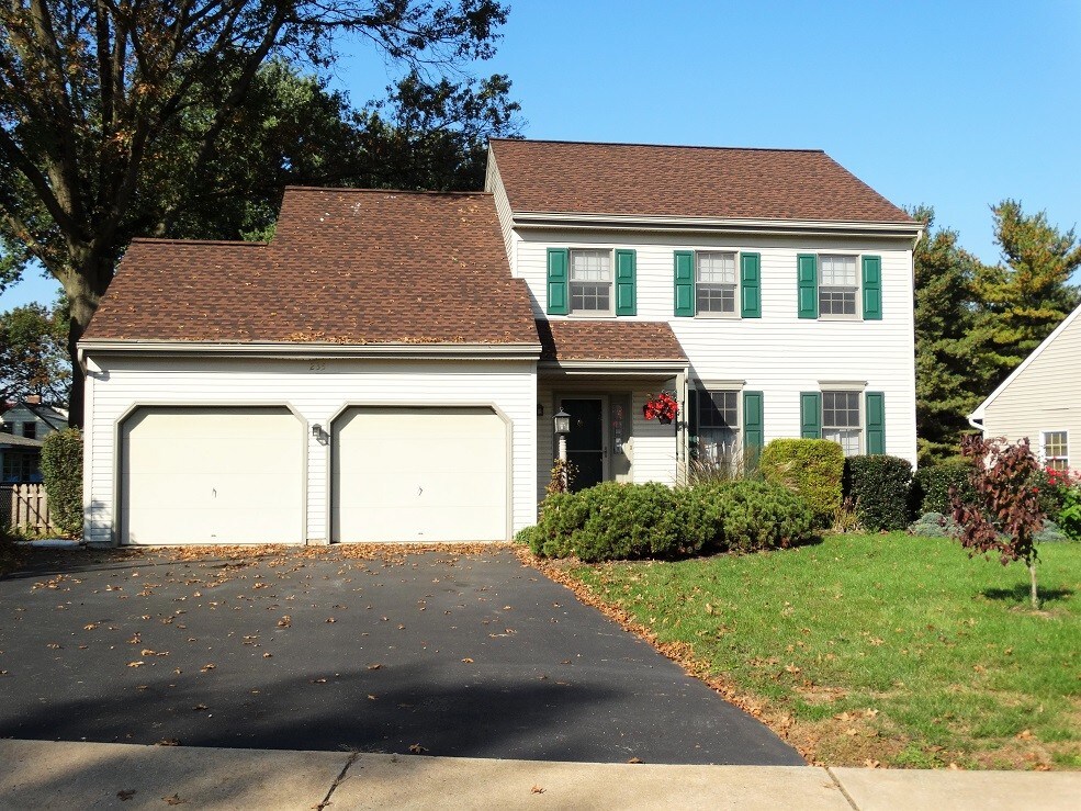 Primary Photo - 235 Coventry Ln