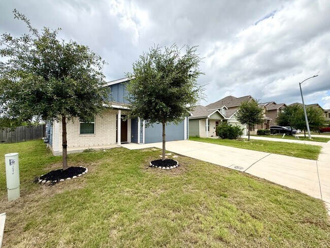 Building Photo - Gorgeous 3-bedroom, 2 Bathroom, Minutes from Randolph AFB