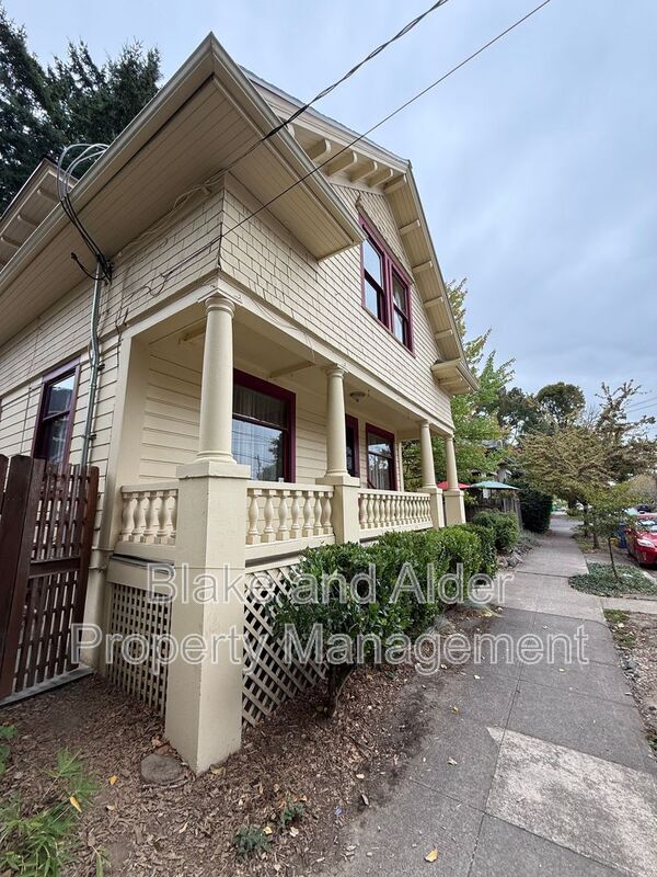 Building Photo - 7824 SE 11th Ave