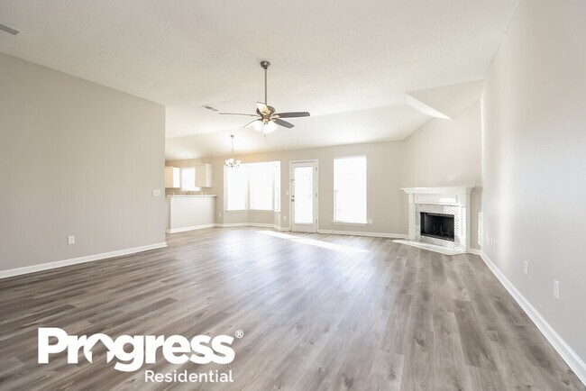 Building Photo - 421 Lake Forest Dr