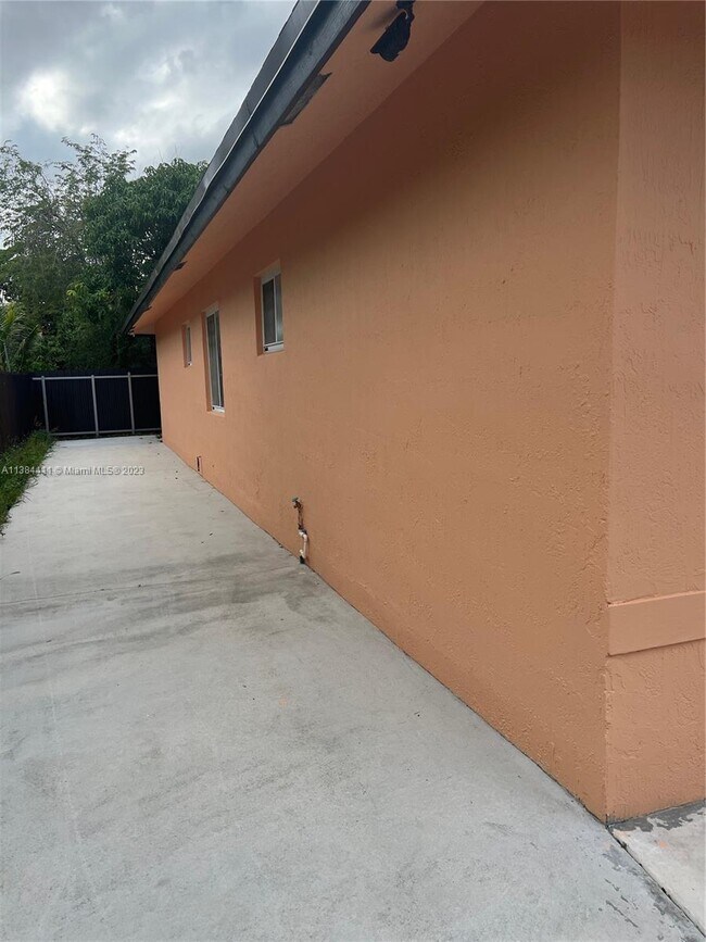 Foto del edificio - 20795 NW 41st Ave