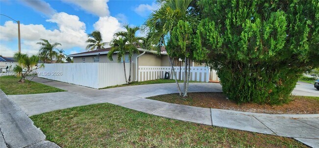 Foto del edificio - 4725 SW 143rd Ave