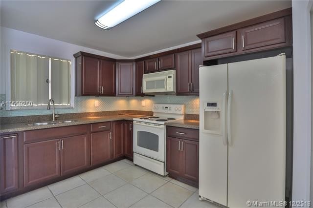Primary Photo - 9180 Fontainebleau Blvd