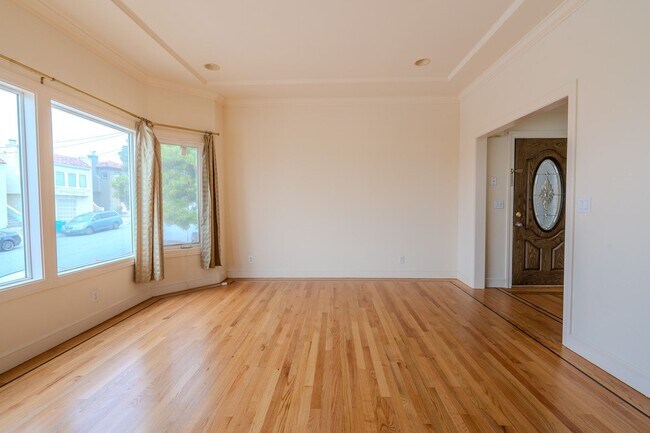 Foto del edificio - Spacious 2 Bedroom Home Near Stonestown