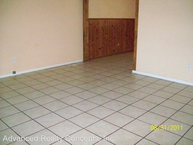 Building Photo - 3 br, 1 bath House - 2102 S El Paso Avenue