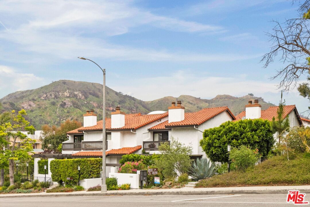 Foto principal - 1559 Palisades Dr