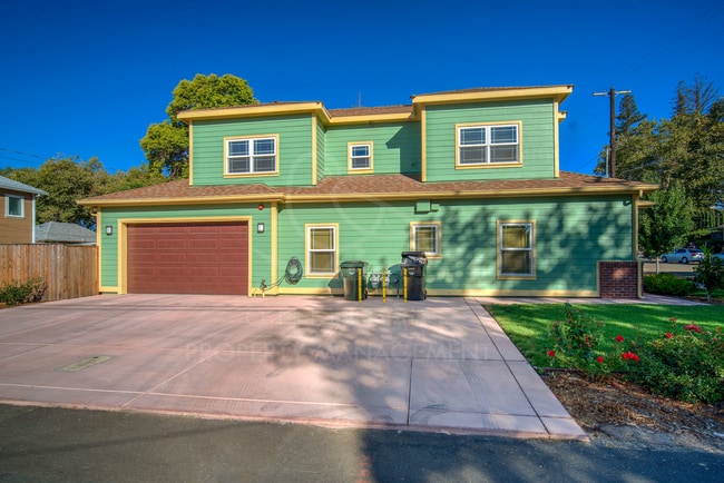 Building Photo - 210 Taylor St