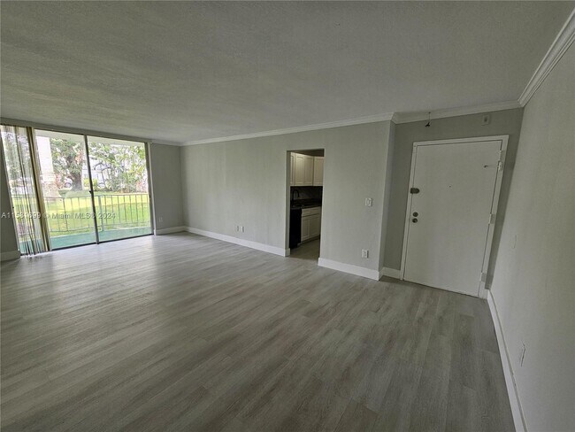 Foto del edificio - 486 NW 165th St