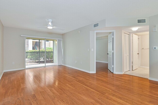 Foto del edificio - NOW AVAILABLE - Updated 1st Floor Condo in Bonita!