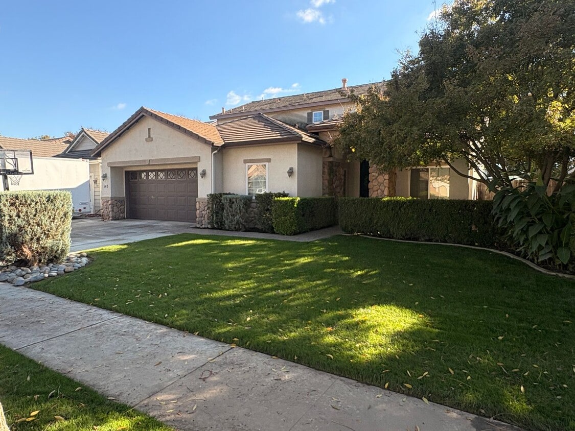 Primary Photo - Lovely 5 Bedroom Home