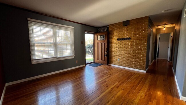 Foto del edificio - Security Deposit Special - Move-in by 02/2...