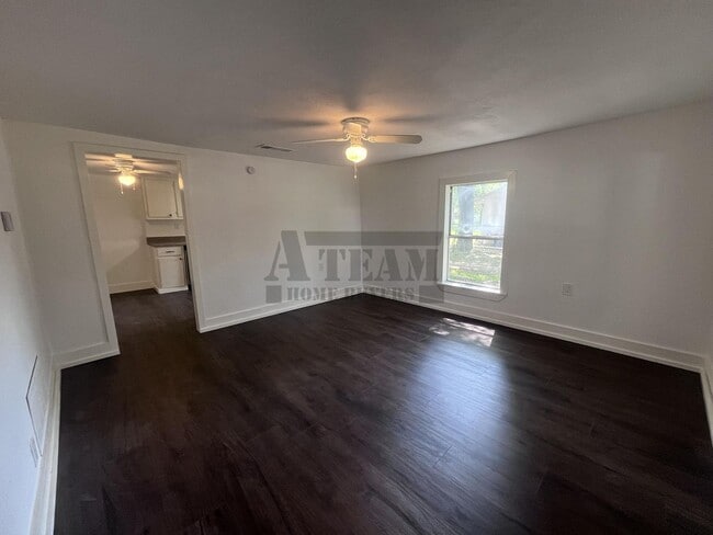 Building Photo - Remodeled 3 bedroom3 bathroom house