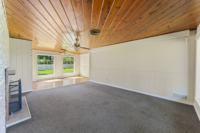 Building Photo - 4501 E Kuhn Rd