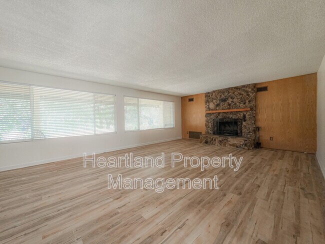 Foto del edificio - 778 N Glen Oaks Dr