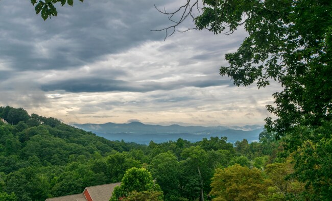 Building Photo - 4 Bedroom 3 Bathroom Home Furnished home