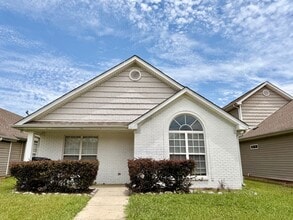 Building Photo - 2095 Village Ln