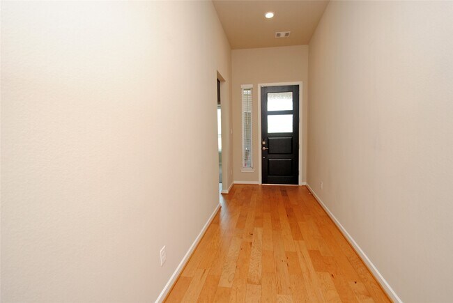 Foto del edificio - 8326 Oakland Hts Ln