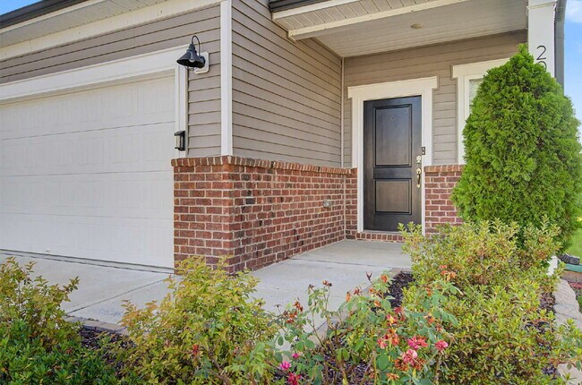 Foto del edificio - Spacious 4-Bedroom Home w/ Loft