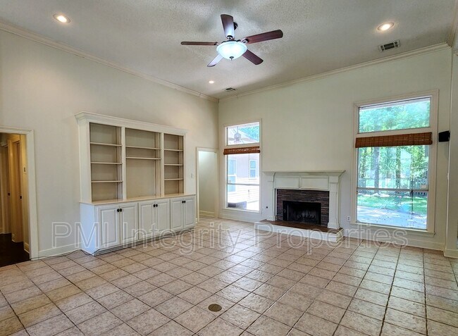 Building Photo - 411 Greenfield Dr