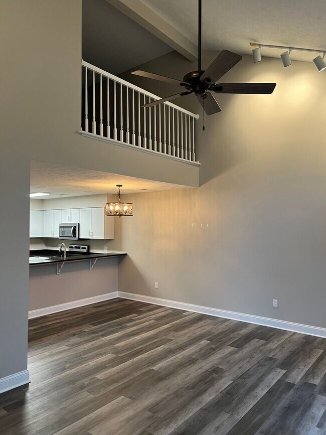 Building Photo - Remodeled 3 Bedroom 2 Bath Condo