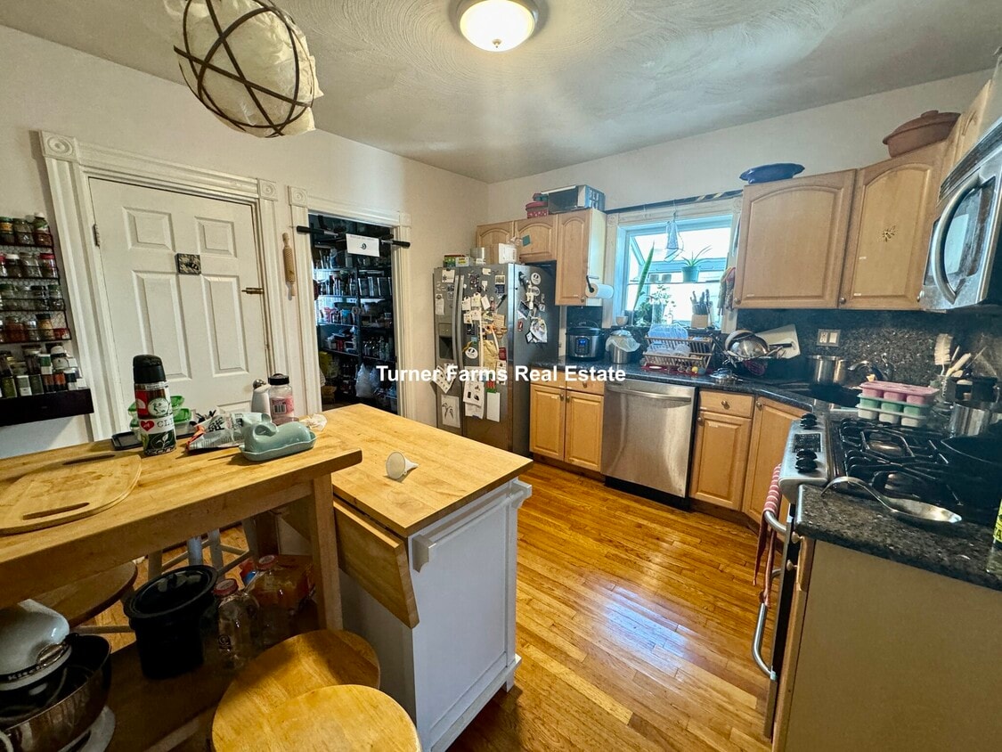 Primary Photo - 35 Cameron Ave