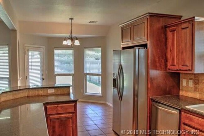 Building Photo - Schedule a tour today! Jenks Luxury Next T...