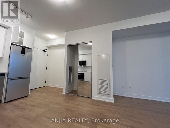 Building Photo - 474-2474 Caldari Rd