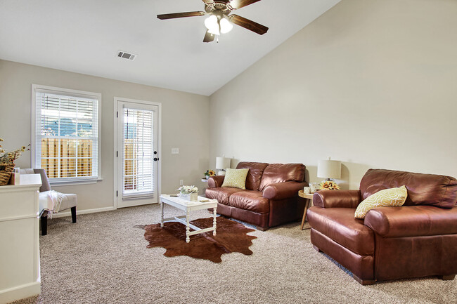 Building Photo - 525 Deerchase Ct