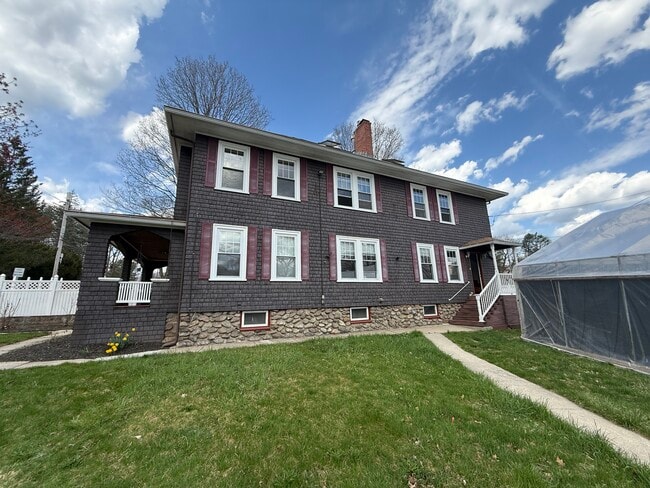 Building Photo - 612 Grove St