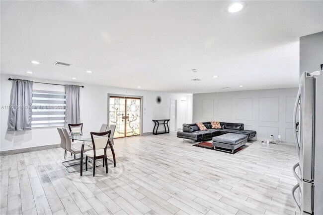 Foto del edificio - 17000 NW 18th Ave