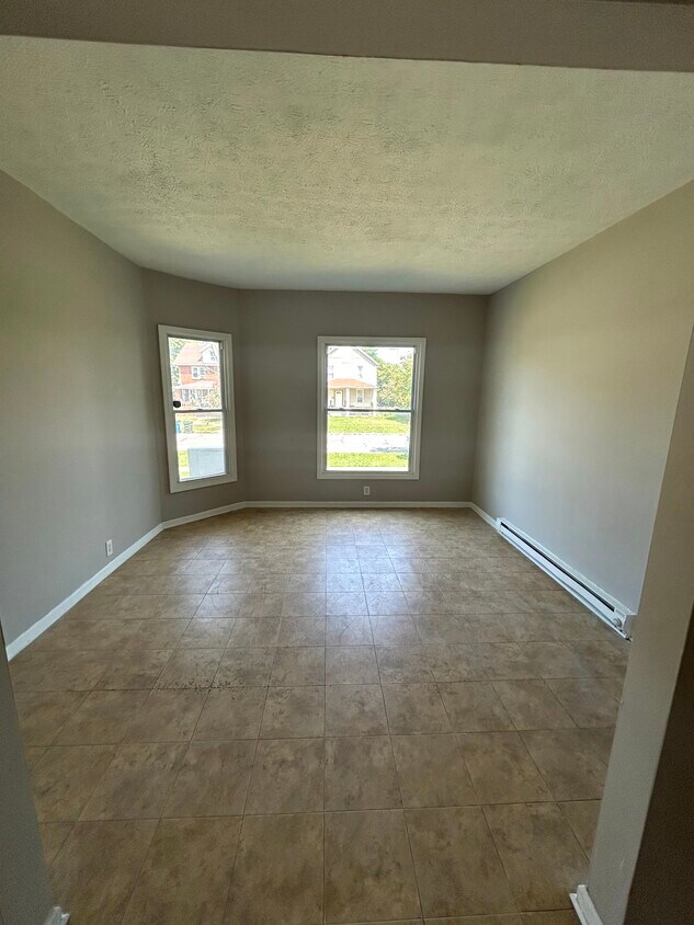 Foto principal - 1764 E 32nd St