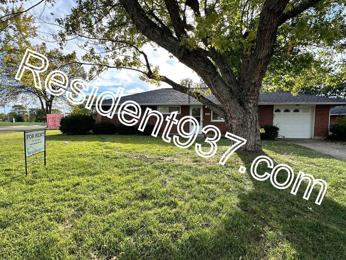 Foto principal - 3 bed 2 bath Home