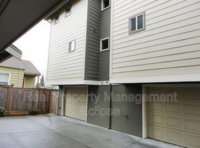 Building Photo - 3912 California Ave SW