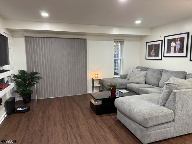 Foto del edificio - 751 Summer Ave