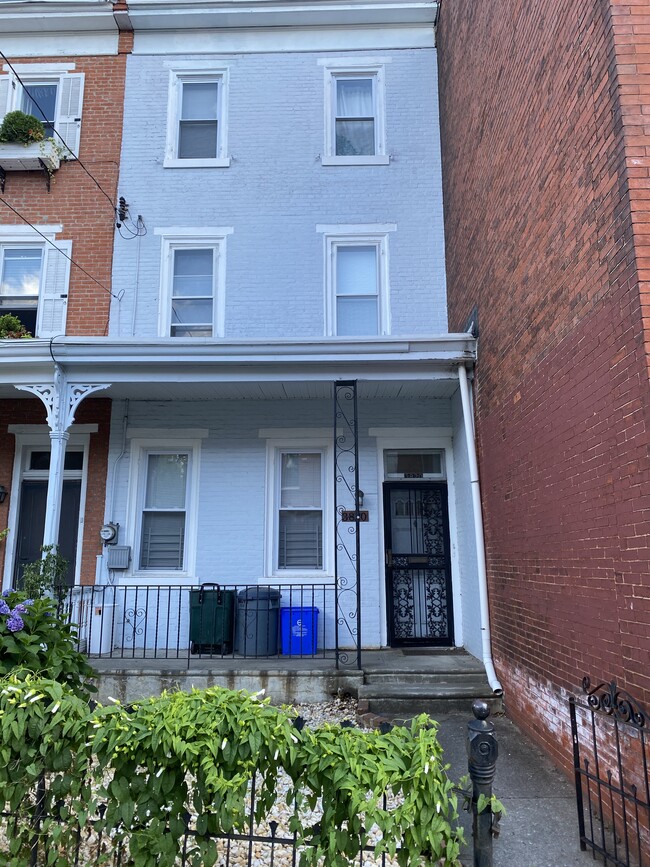 Building Photo - 3820 Hamilton St