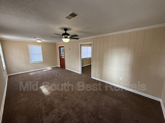 Building Photo - 3054 Manhattan