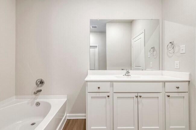 Building Photo - 400 Mystic Slopes Dr