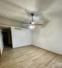 Building Photo - 514 Songbird St