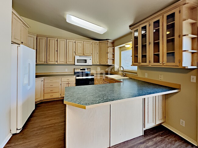 Building Photo - 128 E 350 S